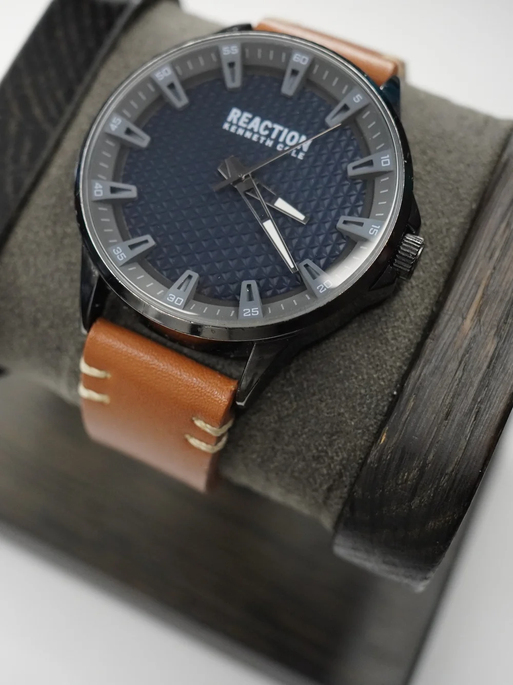 Kenneth Cole Reaction model reference